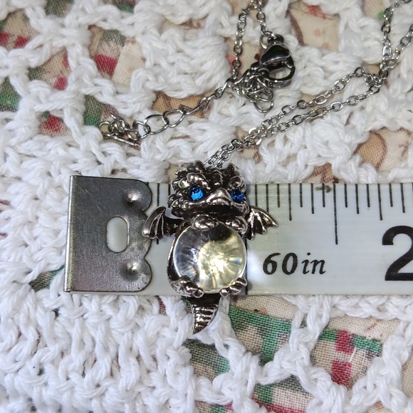 🆕️LAST ONE!🌹ADORABLE BABY DRAGON CLUTCHING PRECIOUS GEM NECKLACE GIFT BOXED - Picture 14 of 17
